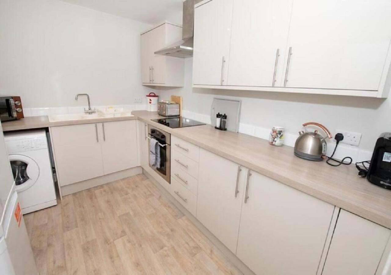 Pelican-Stylish 2-Bed Apartment Close To Beach & Town สการ์โบโรห์ ภายนอก รูปภาพ