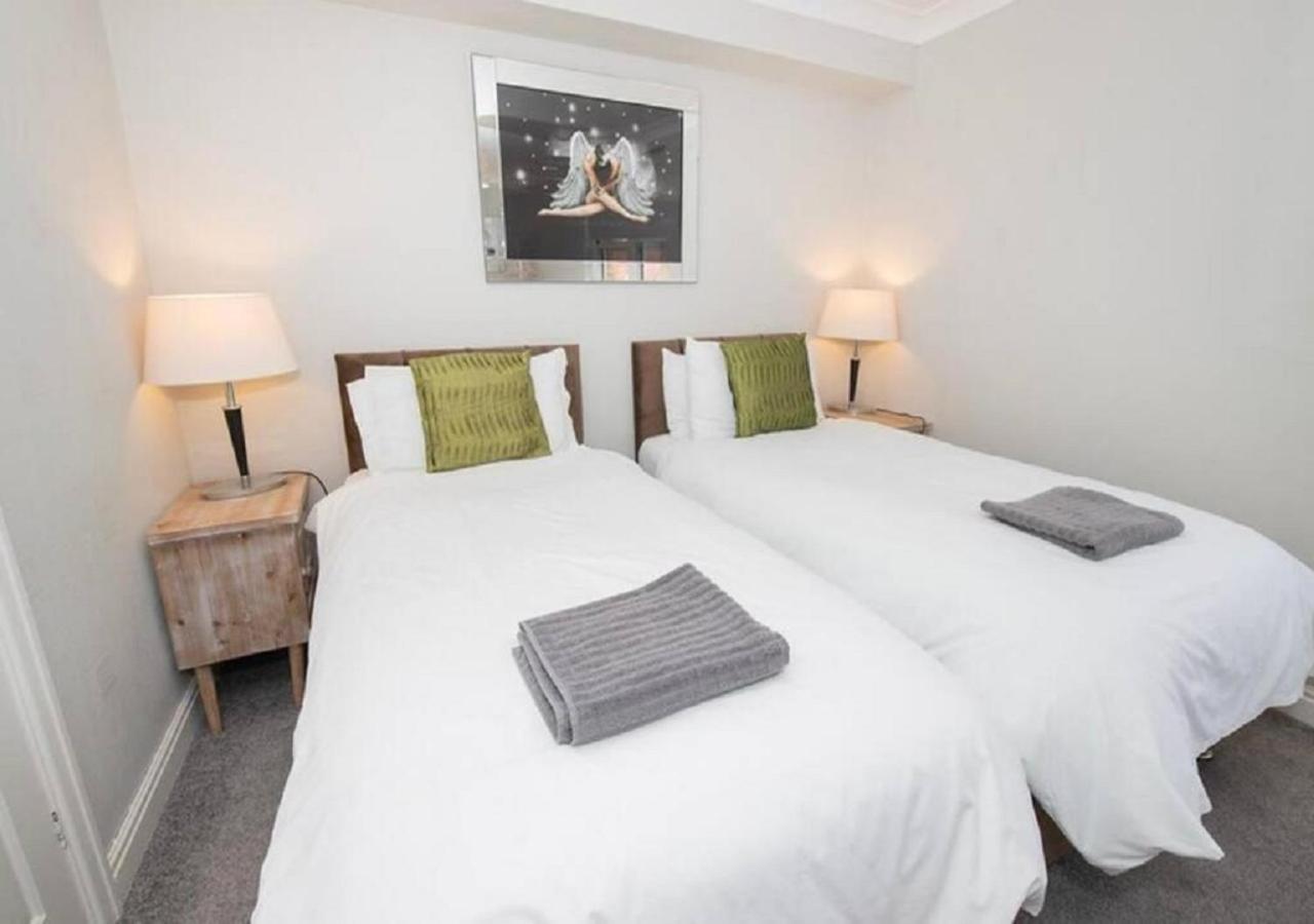 Pelican-Stylish 2-Bed Apartment Close To Beach & Town สการ์โบโรห์ ภายนอก รูปภาพ
