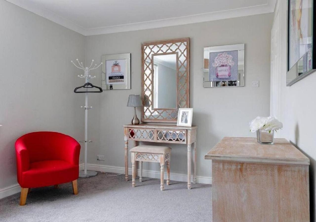 Pelican-Stylish 2-Bed Apartment Close To Beach & Town สการ์โบโรห์ ภายนอก รูปภาพ